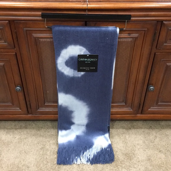 💯CYNTHIA ROWLEY💯 COLLECTION LIMITED BLANKETS LOT - Picture 4 of 4